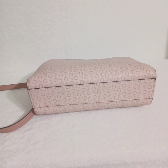 GUESS HAND BAG| GUESS BODIE| GUESS LIGHT ROSE COLOR. - Picture 5 of 7
